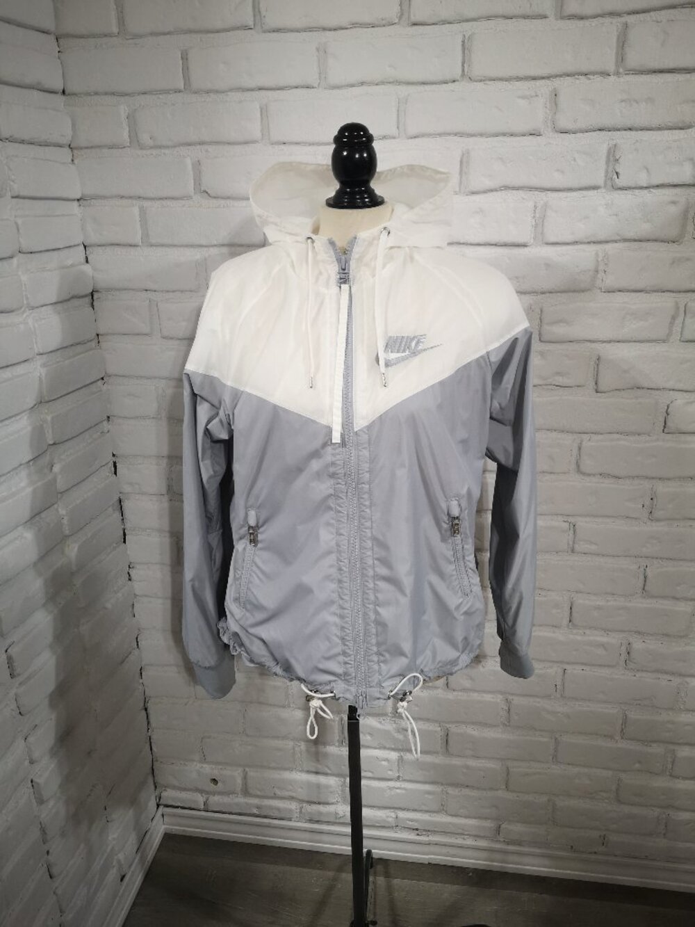 Nike Men's Size Small White & Grey Color Block Full Zip Windrunner Jacket w/Hood